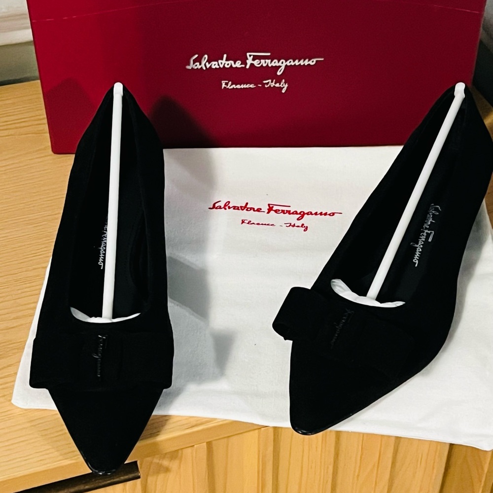 Salvatore Ferragamo Black Velvet Bow Pointed Pumps